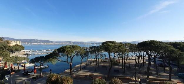 FEZZANO Appartamento fronte mare