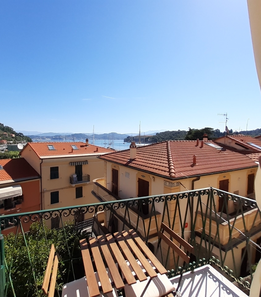 LE GRAZIE # Appartamento con balcone vista mare